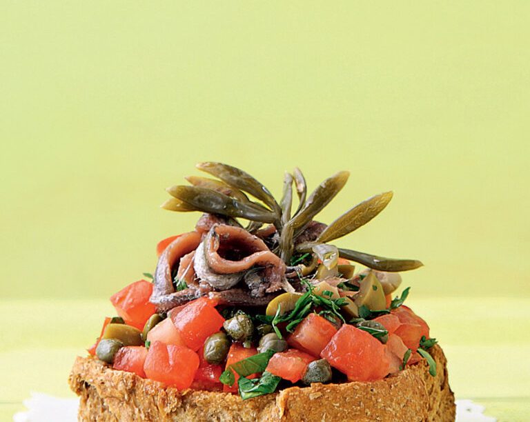 Ντάκος με αντζούγιες, ντομάτες και κρίταμο