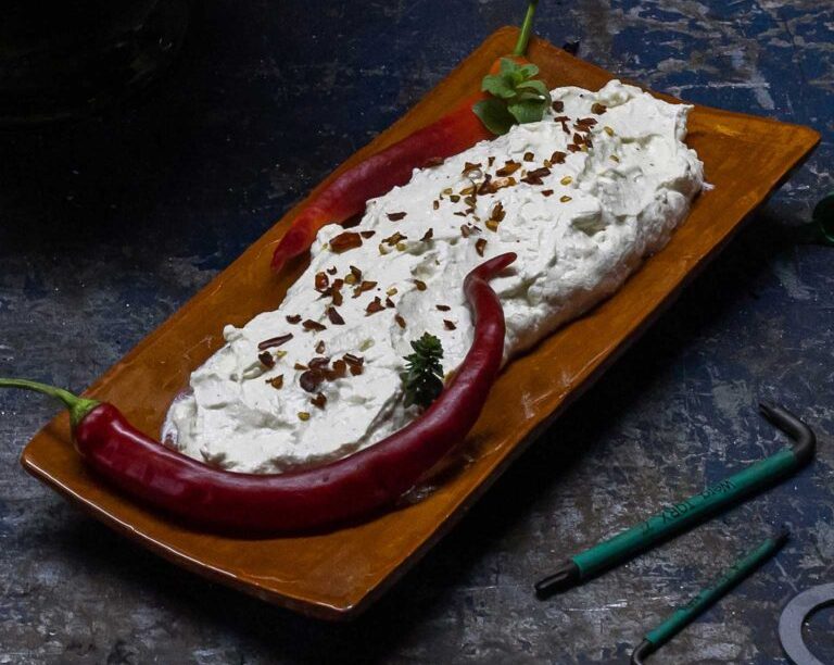 Τυροκαυτερή με φέτα και γιαούρτι
