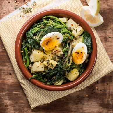 Βλίτα και αλμυρίκια με πατάτες και αυγά