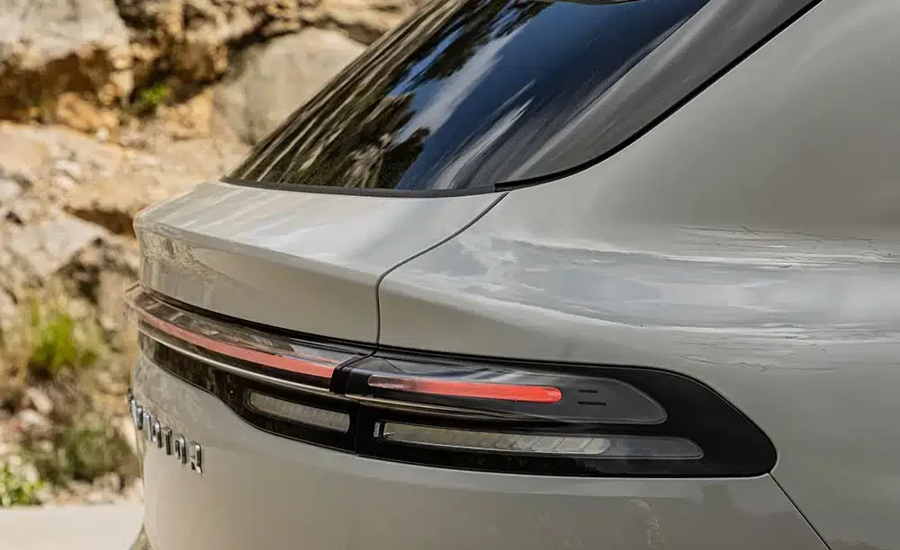 Ήρθε το SUV που καίει 0,4 λτ. και διανύει non stop έως 970 χλμ.