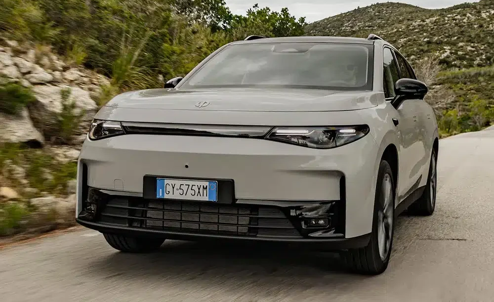 Σίφουνας το νέο Leapmotor C10 AWD 585 hp