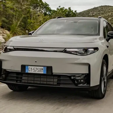 Σίφουνας το νέο Leapmotor C10 AWD 585 hp