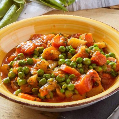 Βραστά μπιζέλια με ντομάτα