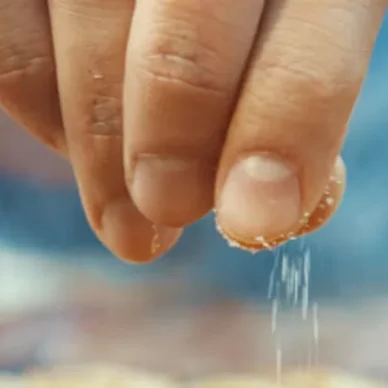 3 αλλαγές στη διατροφή σου που θα μειώσουν το αλάτι που τρως άμεσα