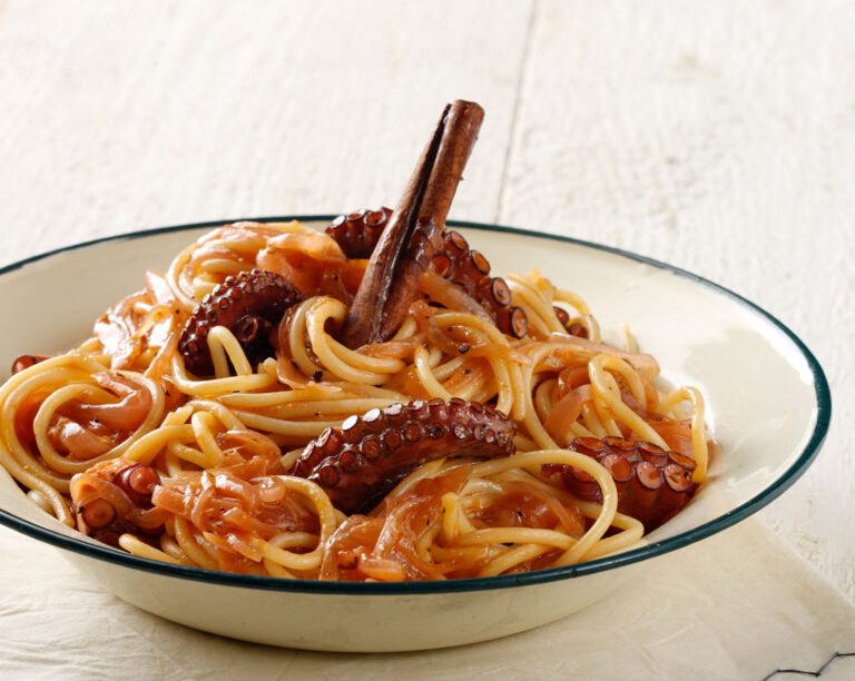 Χταπόδι μακαρονάδα