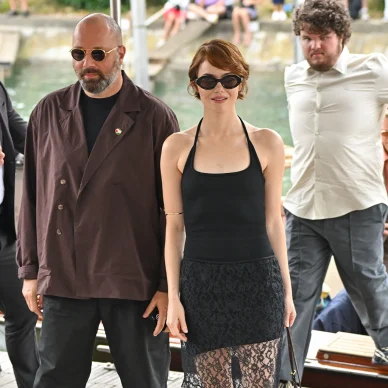 Bugonia: Γιώργος Λάνθιμος και Έμα Στόουν ξεσηκώνουν το Φεστιβάλ Βενετίας – Το κοινό χειροκροτούσε όρθιο επί 6 λεπτά