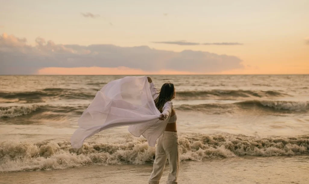 Ουσιαστική ευτυχία: Όσοι τη βιώνουν, ζουν σύμφωνα με αυτές τις 20 ρεαλιστικές αρχές