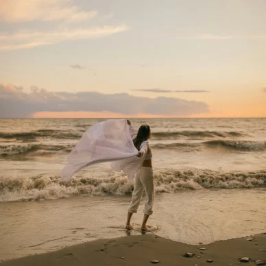 Ουσιαστική ευτυχία: Όσοι τη βιώνουν, ζουν σύμφωνα με αυτές τις 20 ρεαλιστικές αρχές