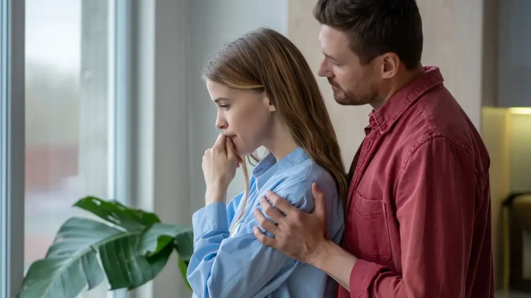 Σχέση και χρήματα: Πότε ο έλεγχος των οικονομικών σου γίνεται κακοποίηση;