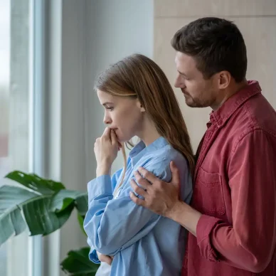 Σχέση και χρήματα: Πότε ο έλεγχος των οικονομικών σου γίνεται κακοποίηση;