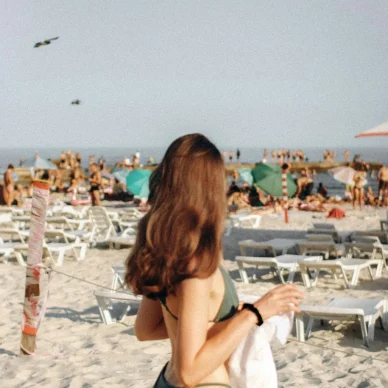 6 συνήθειες στην καθημερινότητά σου που σε κάνουν να γερνάς πιο γρήγορα από ό,τι νομίζεις