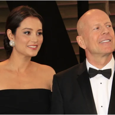 «Ένιωθα ότι πνιγόμουν» – Η Έμα Χέμινγκ περιέγραψε τη στιγμή που έμαθε για την ασθένεια του Μπρους Γουίλις