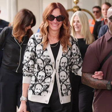 Φεστιβάλ Βενετίας 2025: Το cardigan της Τζούλια Ρόμπερτς που συζητήθηκε και το “κρυφό” μήνυμα