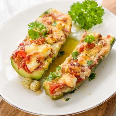 Κολοκυθάκια γεμιστά με τυριά γκρατινέ