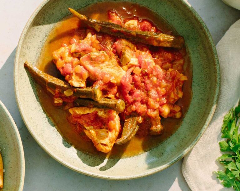 Κοτόπουλο με μπάμιες στην κατσαρόλα