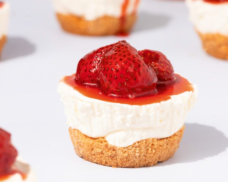 Μίνι τσίζκεϊκ σε φόρμες μάφιν