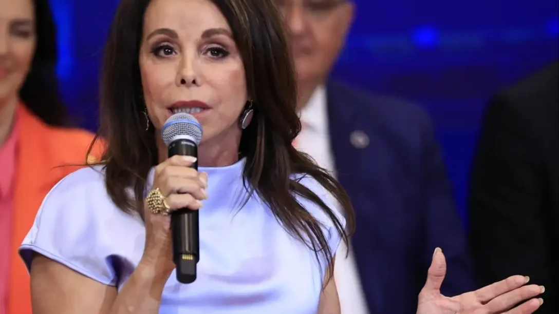 Βούλα Πατουλίδου: Ραγίζει καρδιές η νέα ανάρτηση για τον σύζυγό της – «Πώς χωράει τόση παρουσία στην απουσία;»