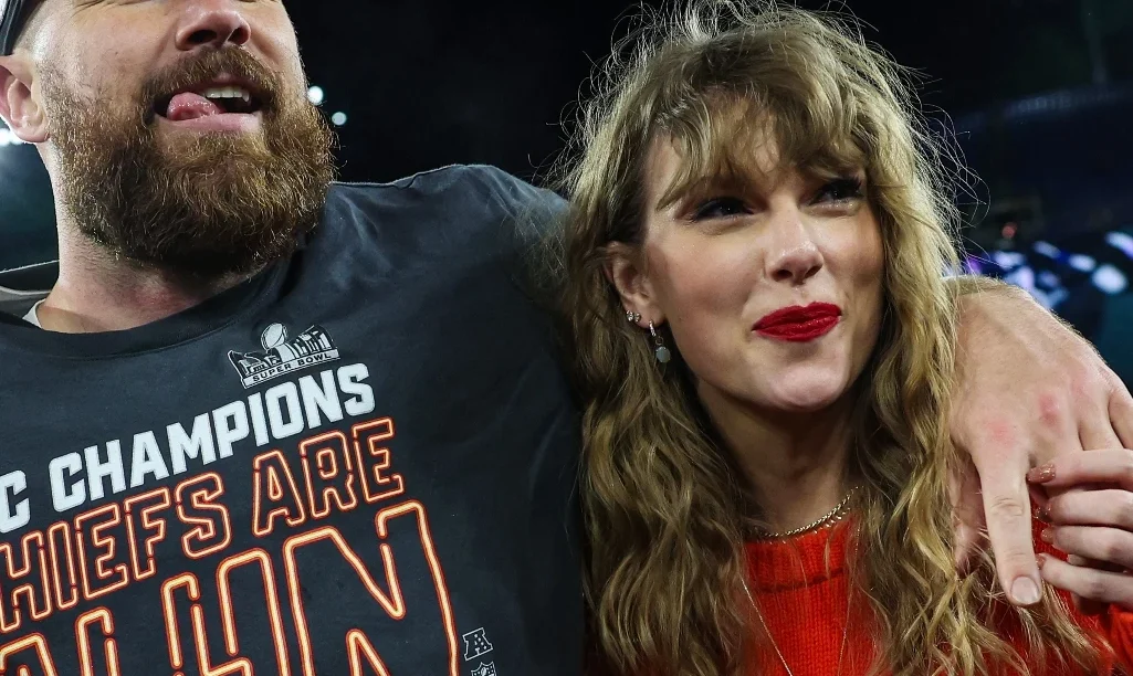 Τέιλορ Σουίφτ: Πώς η ανακοίνωση του αρραβώνα της με τον Τράβις Κέλσι, κατέκλυσε το ίντερνετ