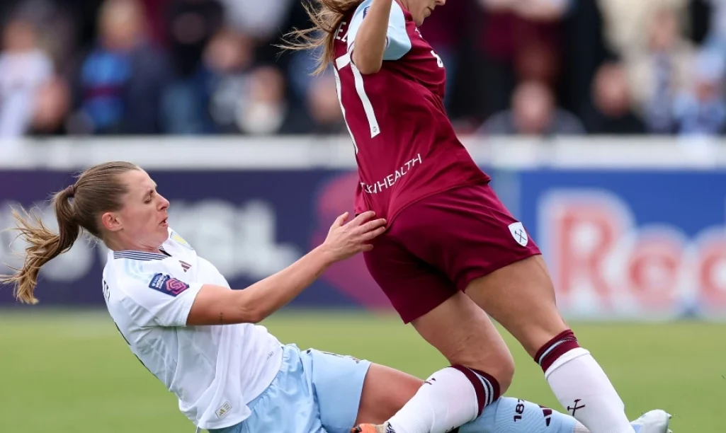 Καμία ντροπή, μόνο αυτοπεποίθηση: Η Γουέστ Χαμ δημιούργησε το πρώτο σορτς με ενσωματωμένο εσώρουχο περιόδου