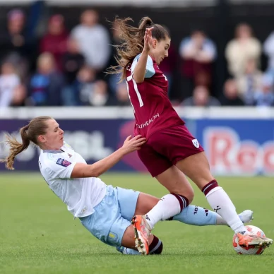 Καμία ντροπή, μόνο αυτοπεποίθηση: Η Γουέστ Χαμ δημιούργησε το πρώτο σορτς με ενσωματωμένο εσώρουχο περιόδου