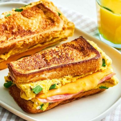 Το απόλυτο τοστ με ομελέτα!