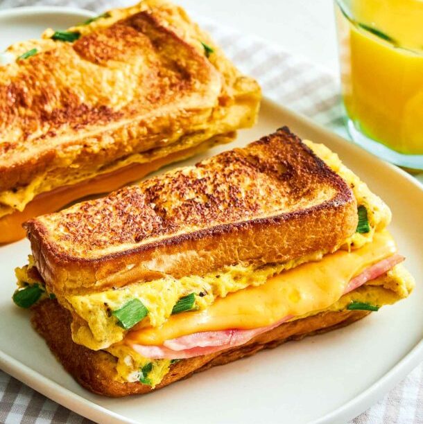 Το απόλυτο τοστ με ομελέτα!