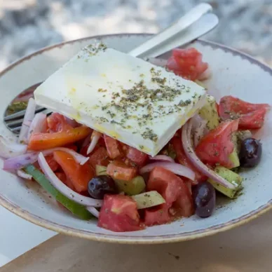 Φέτα vs κατσικίσιο τυρί: Η μεγάλη διαφορά που πρέπει να γνωρίζεις