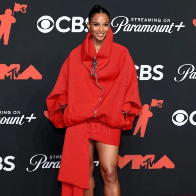 MTV VMAs 2025: Τα beauty looks που ξεχώρισαν τη λαμπερή βραδιά