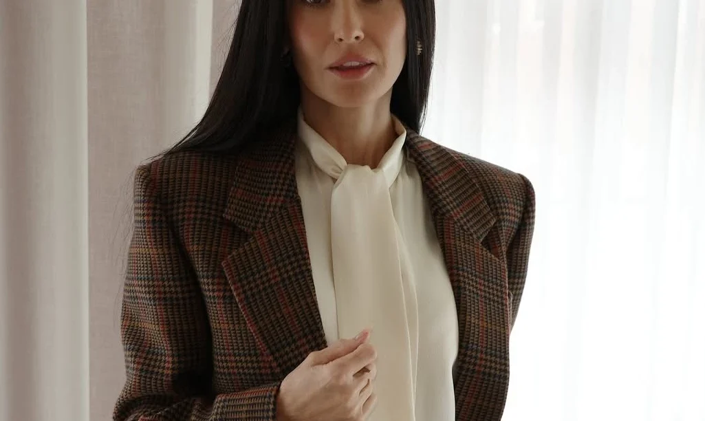 Η Ντέμι Μουρ υιοθέτησε το τέλειο κούρεμα για γυναίκες άνω των 60