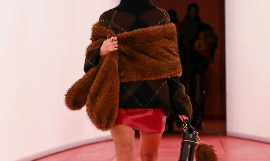 Όλα τα nepo babies σε μια πασαρέλα: Λίλα Μος, Ρομέο Μπέκαμ και Άιρις Λο, περπάτησαν στο show της H&M στην Εβδομάδα Μόδας του Λονδίνου. Δείτε video.