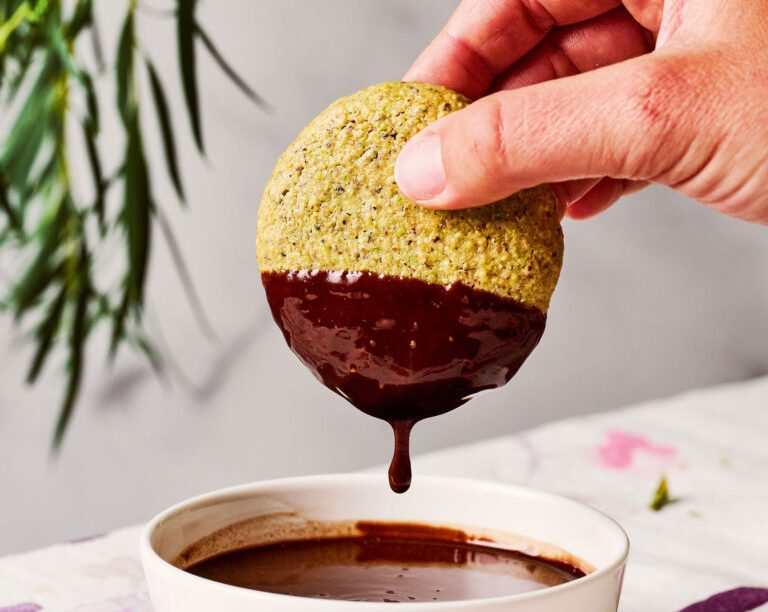 Μπισκότα με φυστίκια Αιγίνης και σοκολάτα