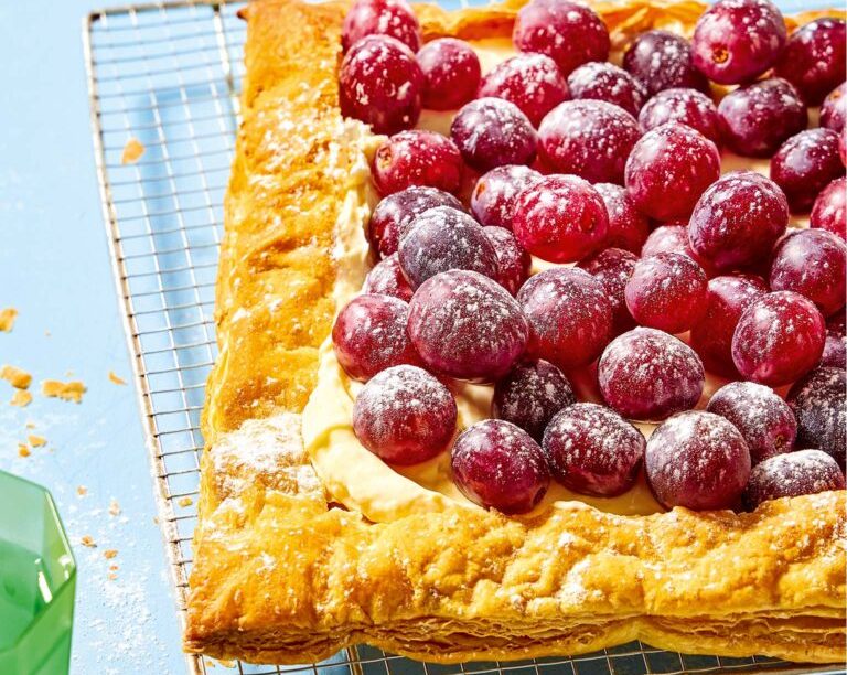 Εύκολη τάρτα σφολιάτας με σταφύλια