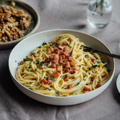 Μακαρονάδα με κρέμα κολοκύθας και μπέικον
