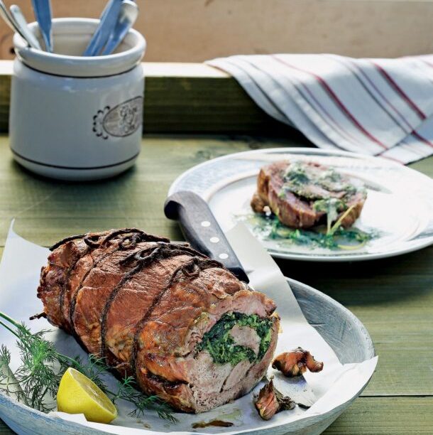 Ρολό χοιρινό γεμιστό με χόρτα, με σάλτσα αυγολέμονο