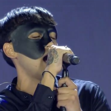 Sicario: Το αγόρι με τη μάσκα ερμήνευσε Καζαντζίδη 