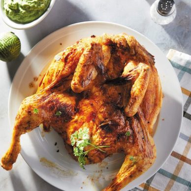 Κοτόπουλο ψητό «πεταλούδα» με πράσινη γιαουρτοσάλτσα