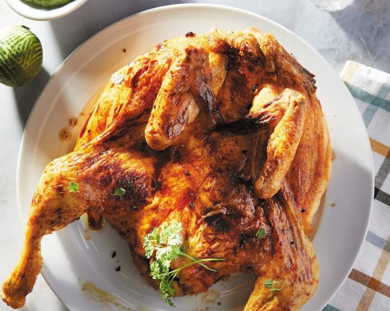 Κοτόπουλο ψητό «πεταλούδα» με πράσινη γιαουρτοσάλτσα