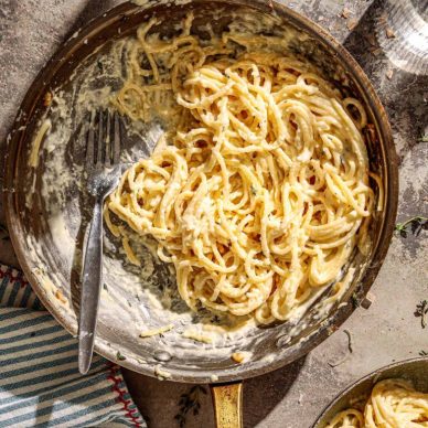 Μακαρονάδα με σάλτσα φέτας