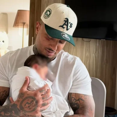 O Light δημοσίευσε την πρώτη φωτογραφία με τον νεογέννητο γιο του