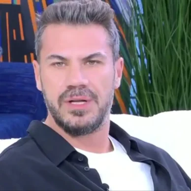 Άκης Πετρετζίκης: Η εξομολόγηση για τα παιδιά του – «Η Αχίλλειος πτέρνα ενός πατέρα είναι η κόρη του»