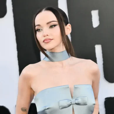 Dove Cameron: To beauty look που υιοθέτησε στα CFDA Fashion Awards έρχεται απευθείας από τα 90’s