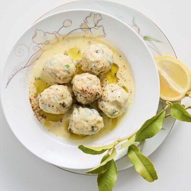 Γιουβαρλάκια με κιμά κοτόπουλου, σπανάκι και μαραθόσπορο