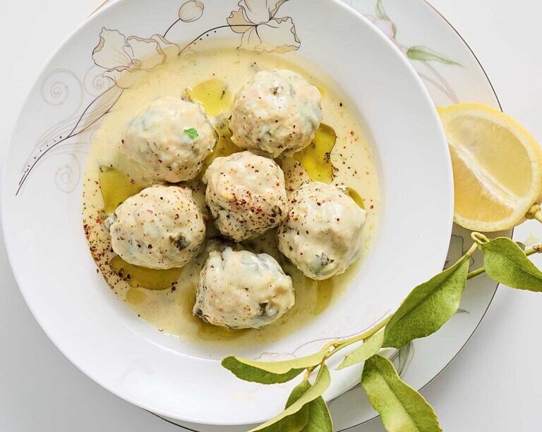 Γιουβαρλάκια με κιμά κοτόπουλου, σπανάκι και μαραθόσπορο