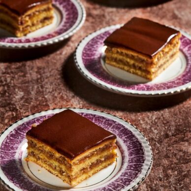 Γλυκό ταψιού σε στρώσεις