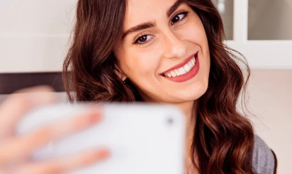 Ποιοί αποφεύγουν να ποστάρουν φωτογραφίες τους