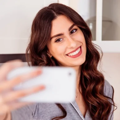 Ποιοί αποφεύγουν να ποστάρουν φωτογραφίες τους