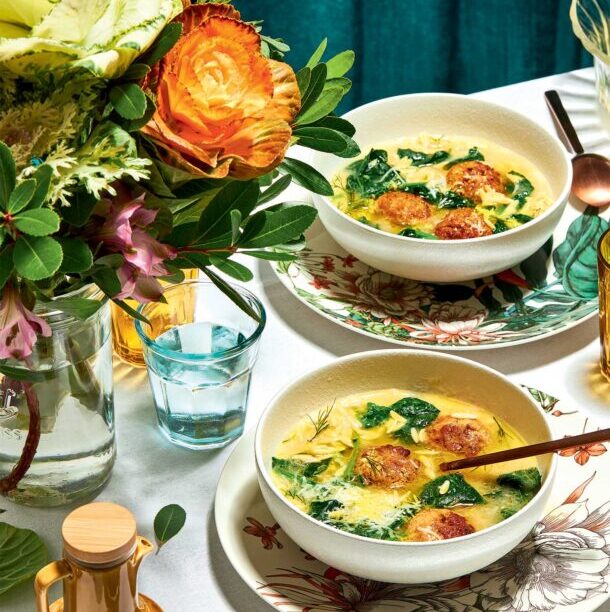 Τα ιταλικά «γιουβαρλάκια»: σούπα με ψητά κεφτεδάκια γαλοπούλας