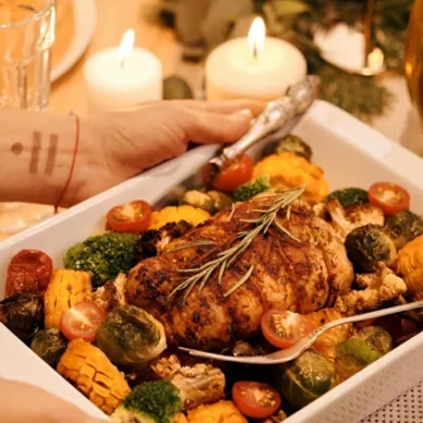 Χριστούγεννα: Tips για να χαρείς τις γιορτές χωρίς έγνοια για τη ζυγαριά