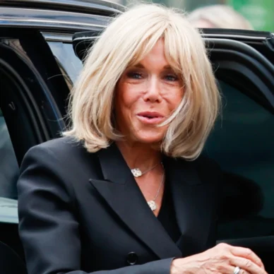 «Βρ@μιάρες σκ@λες»: 343 γυναίκες μηνύουν την Μπριζίτ Μακρόν μετά τις δηλώσεις της για φεμινίστριες διαδηλώτριες