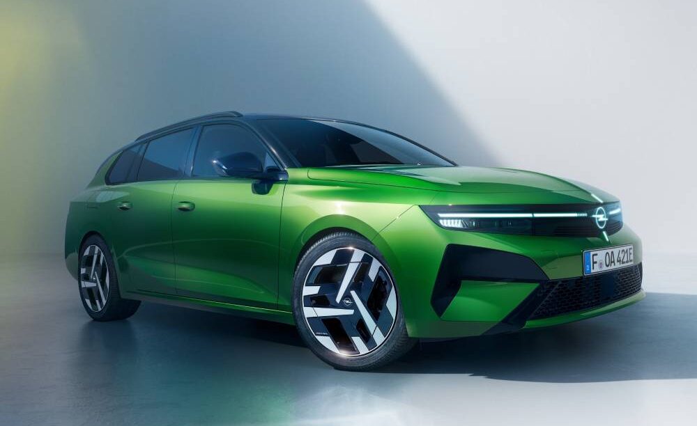 Νέο Opel Astra με φωταγωγημένη αισθητική